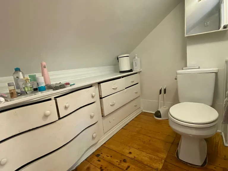 32 Irving St #4 — Photo 16