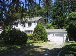 87 George St, Roslyn Heights, NY 11577