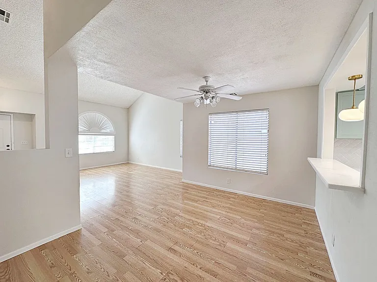 3317 Surfline Dr — Photo 8