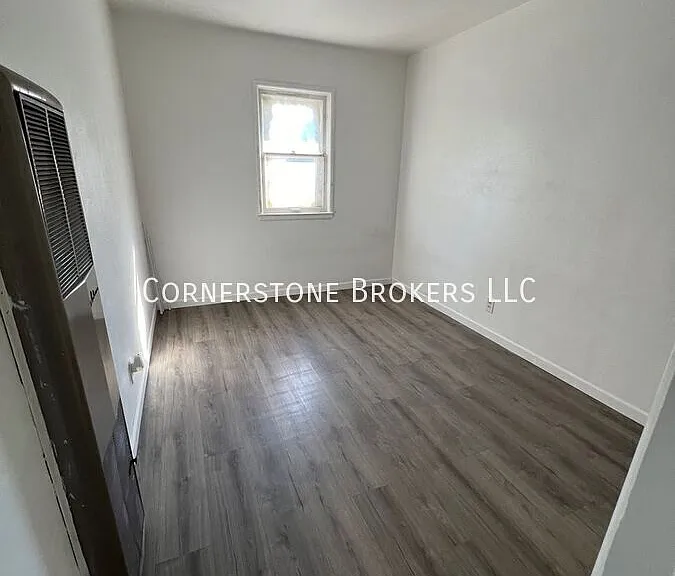 351 E 2nd St #B — Photo 6