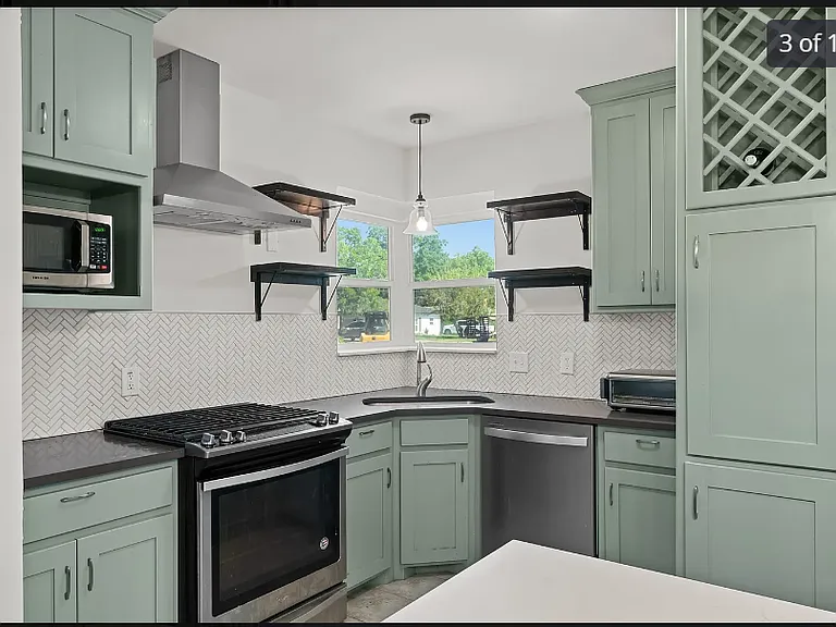 4037 Carolyn Rd — Photo 3