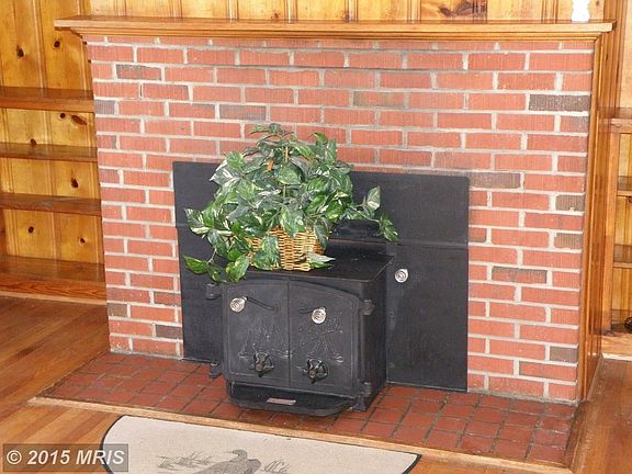Living Room Fireplace with Insert