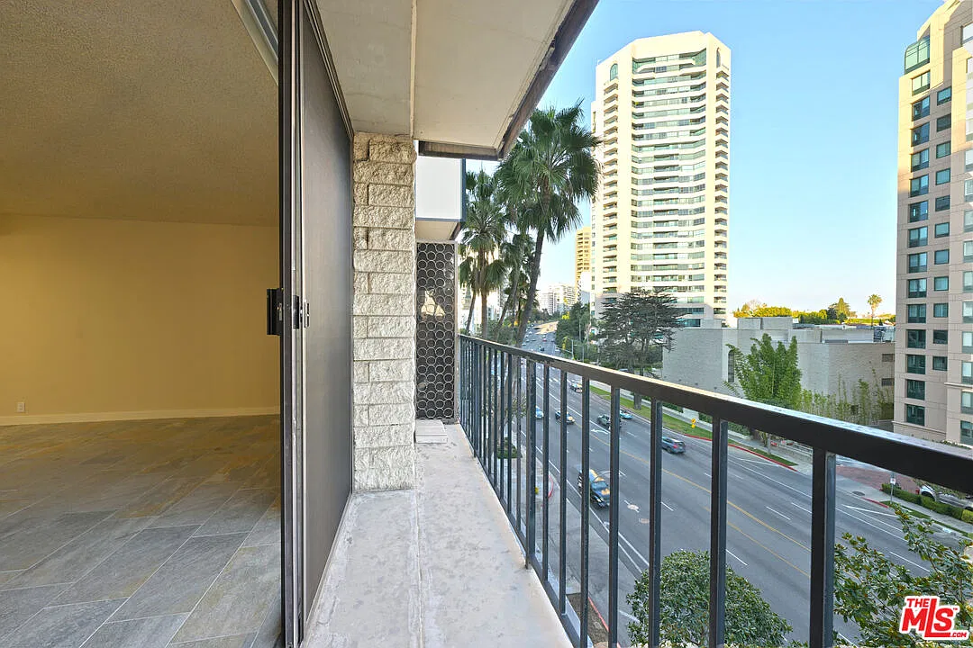 2 bed, 2.0 bath, 1340 sqft, $4,395 — Photo 4