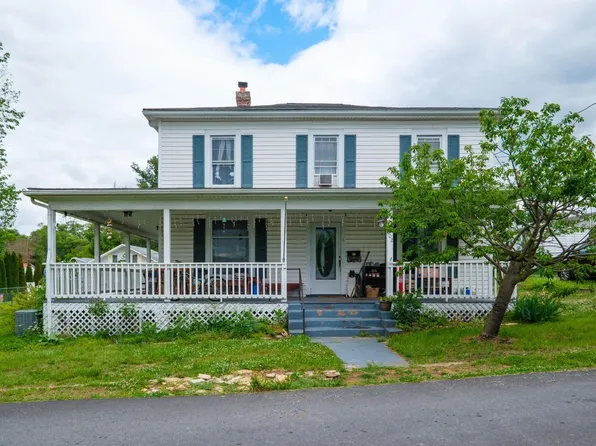 602 1st St, Shenandoah, VA 22849