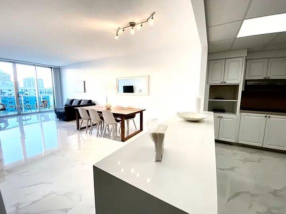 5th image of 19370 Collins Ave #Penthouse 10