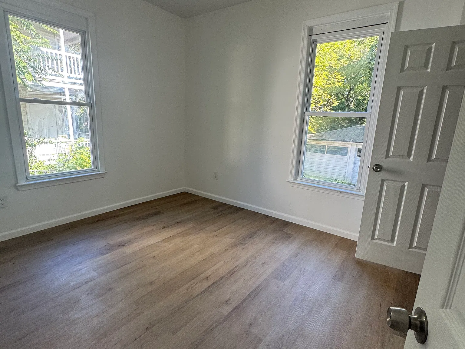 3 bed, 1000 sqft, $2,300 — Photo 4