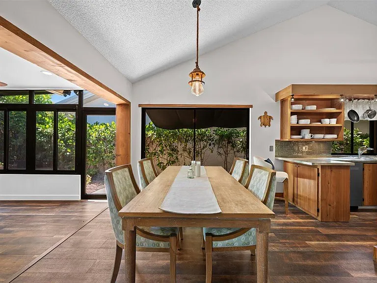 109 Seashore Dr — Photo 11