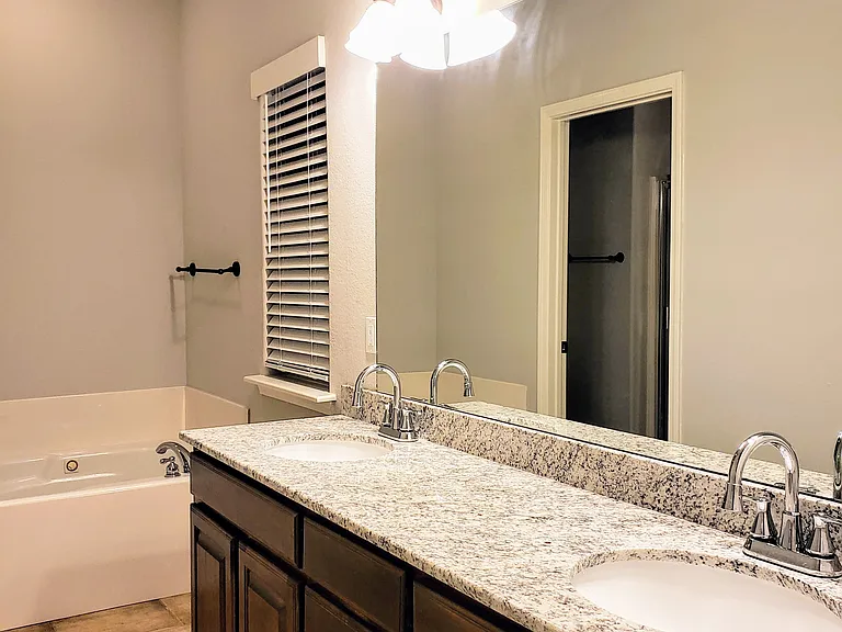 36 Westbury Dr — Photo 12