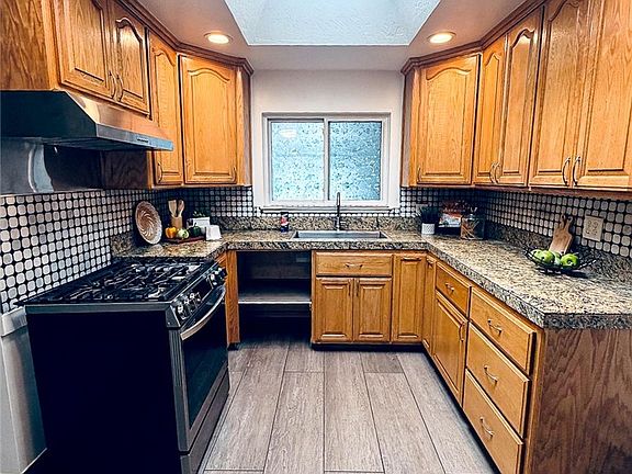 4th image of 3347 Prado Ln