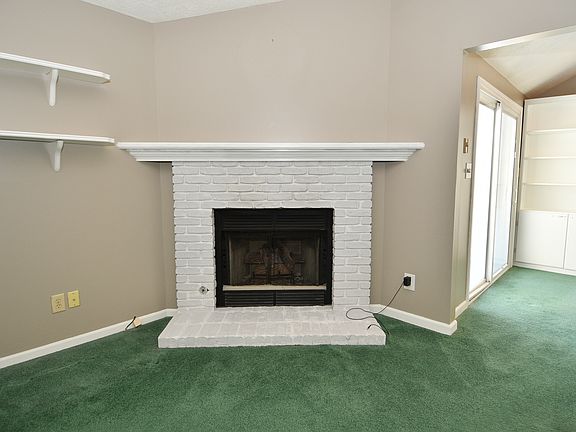 5th image of 111 Stoneybrook Dr