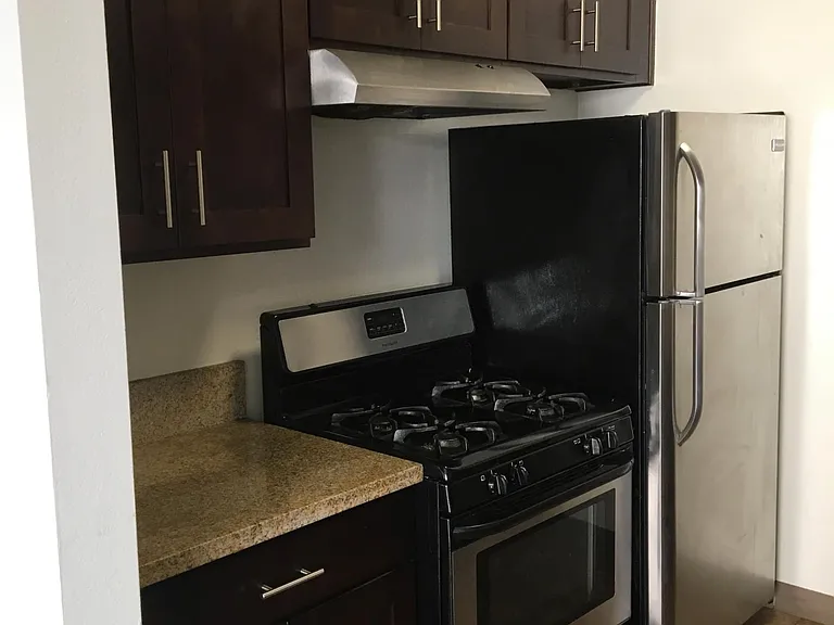 Catalina Apartments — Photo 61