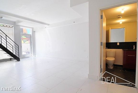4th image of 115 Troutman St #1921677