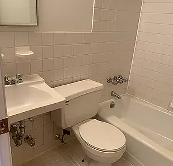 220 1st Ave #3 — Photo 5