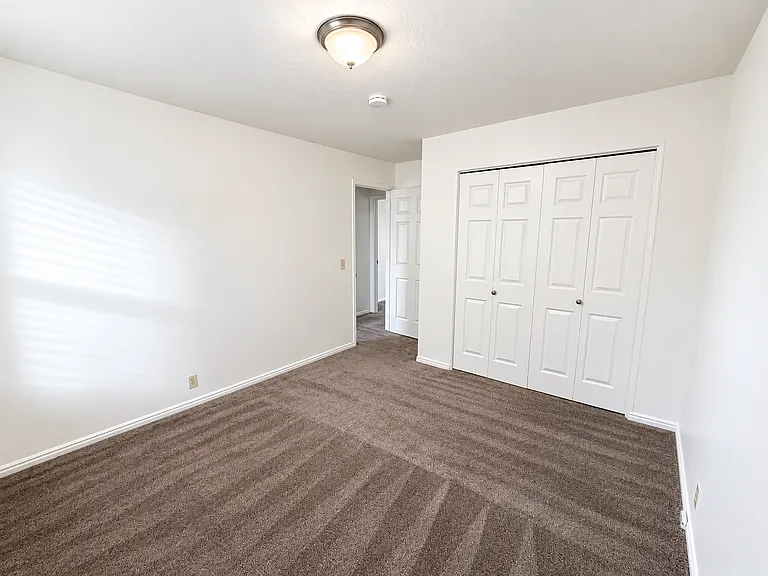 1564 E Hidden Valley Dr — Photo 17