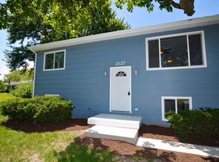 2127 Burr Oak Ln, Lindenhurst, IL 60046