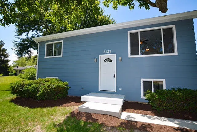 2127 Burr Oak Ln photo 1