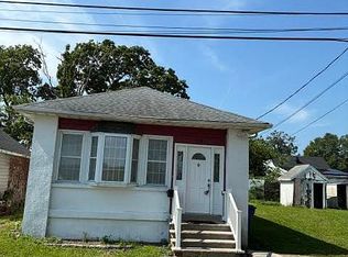 94 Neptune Pl, Laurence Harbor, NJ 08879