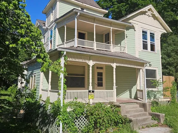 306 1st St, Steelville, MO 65565