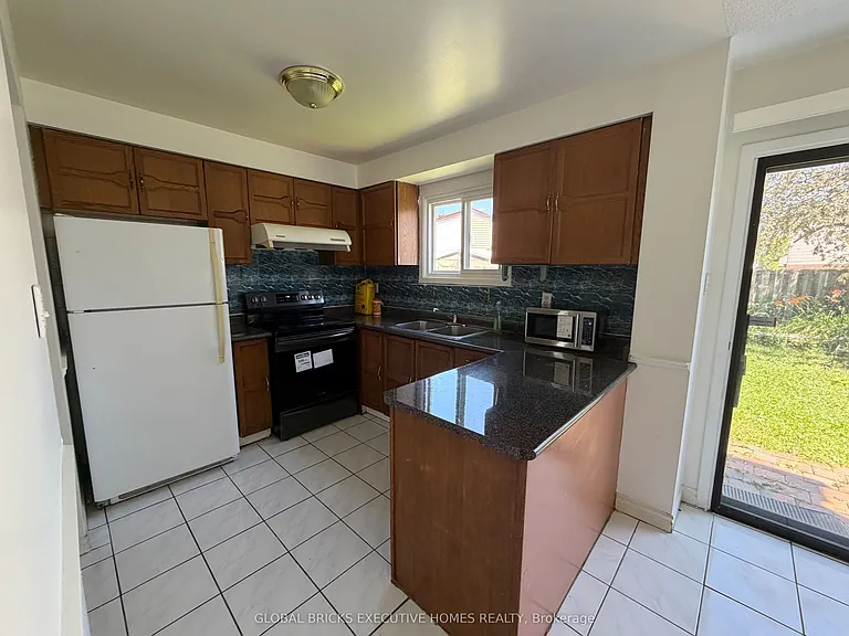 730 Queensbridge Dr — Photo 10