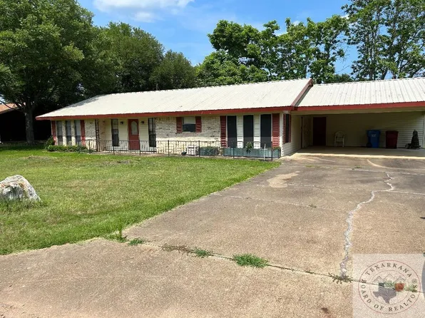 702 Howard St, Queen City, TX 75572