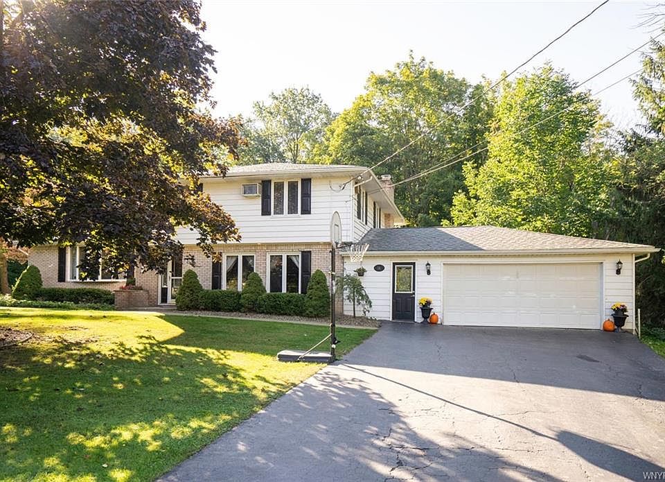1st image of 14 Bruce Dr