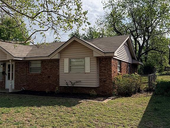 2nd image of 808 Moraine Ave