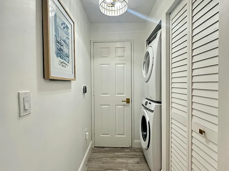 630 Sapodilla Ave #104 — Photo 8