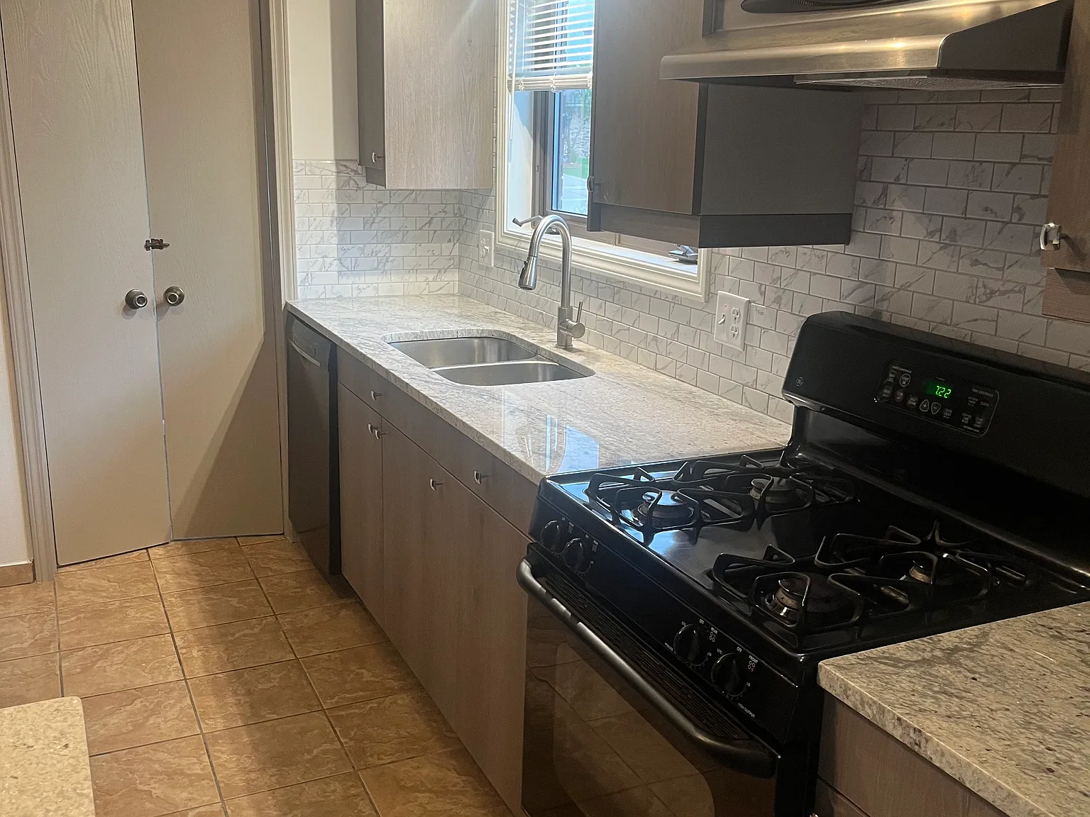 3 bed, 1.5 bath, 1791 sqft, $2,400 — Photo 3