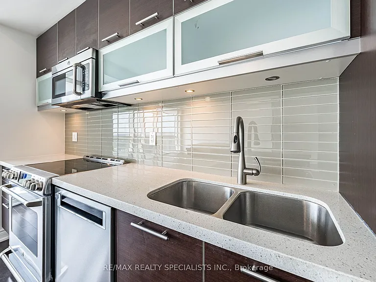 388 Yonge St #7105 — Photo 20