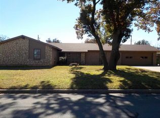 902 Aztec Dr, Burkburnett, TX 76354