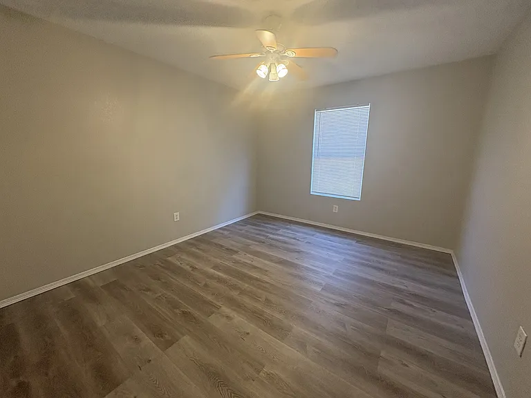 6215 Thais St NW — Photo 11