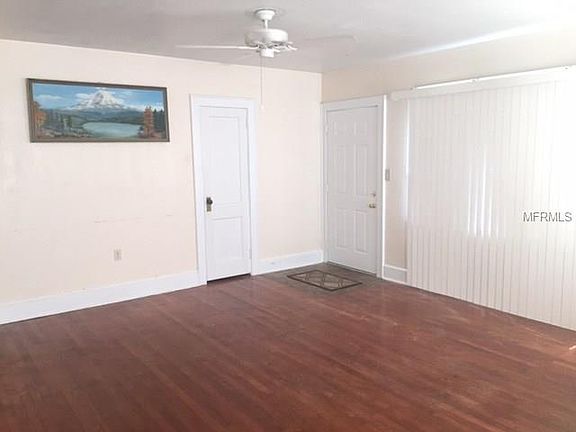 3rd image of 601 S Lone Oak Dr