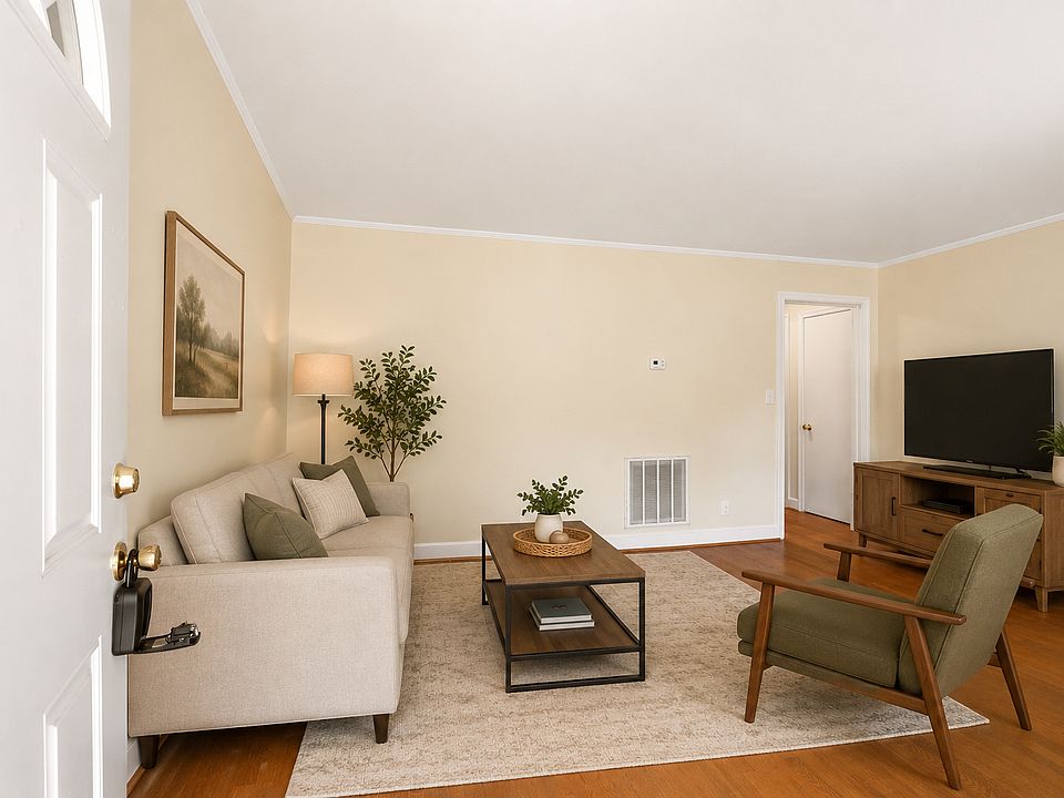 1st image of 3019 Longleaf Rd