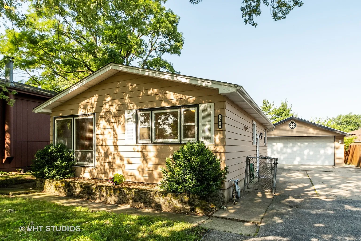 15642 Laramie Ave photo 1