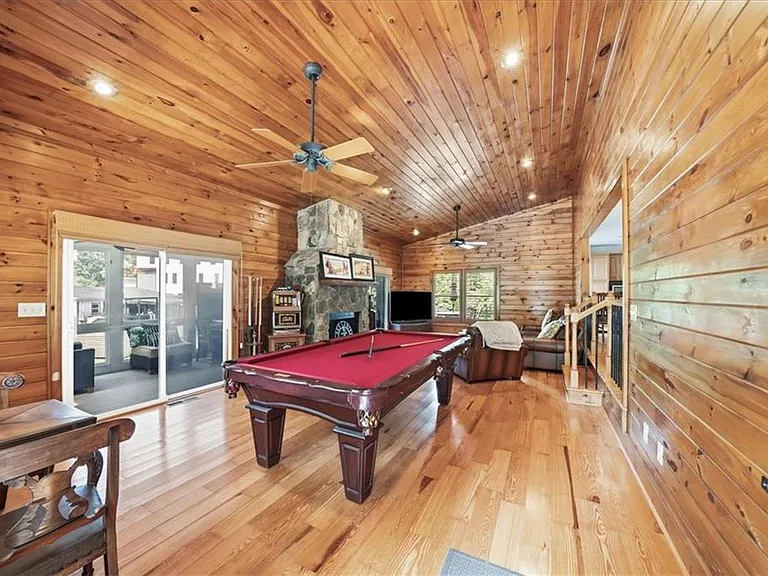 6340 Reives Rd — Photo 3