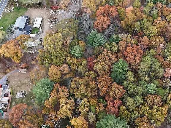2nd image of 14 Kettle Hill Rd