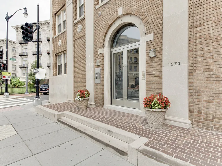1673 Park Rd NW #303 — Photo 3