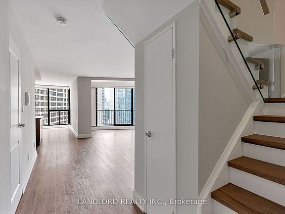 5th image of 33 Harbour Sq #2208