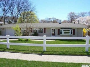 16 Powderhorn Ln, Selden, NY 11784