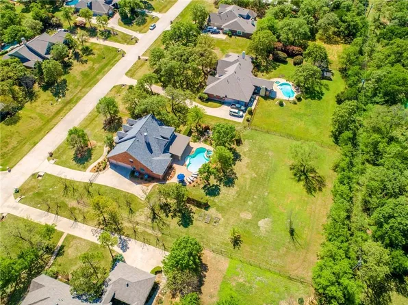 120 W Carruth Ln, Double Oak, TX 75077