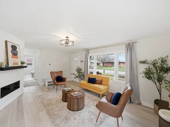 724 19th St, West Des Moines, IA 50265