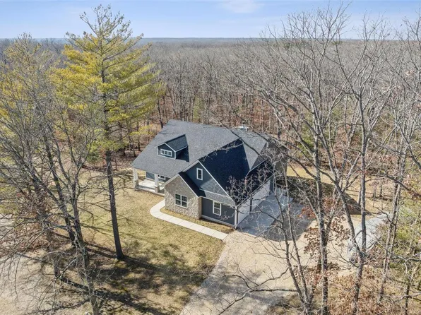 21307 Marks Crossing Cir, Warrenton, MO 63383