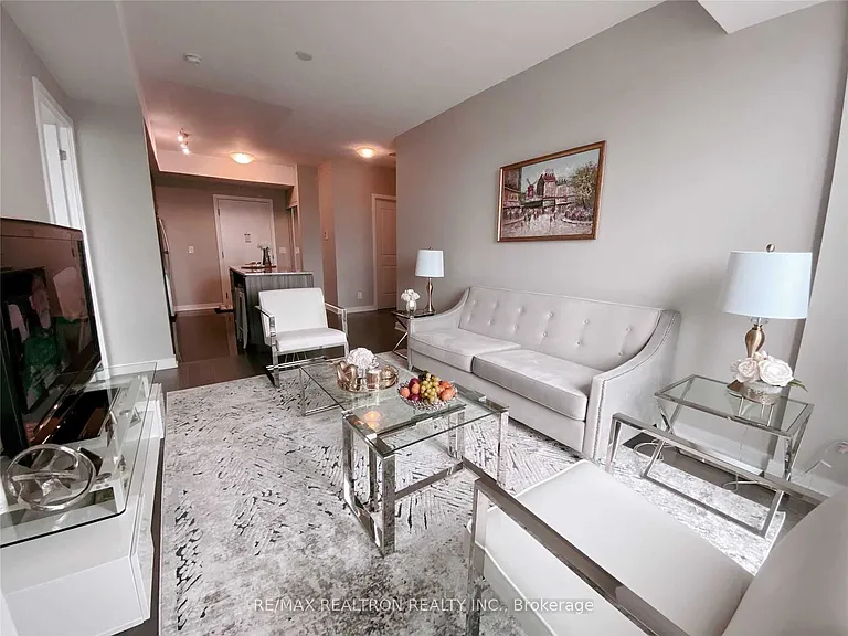 9201 Yonge St #703 — Photo 10