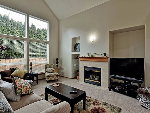 3rd image of 17523 N Park Pl N