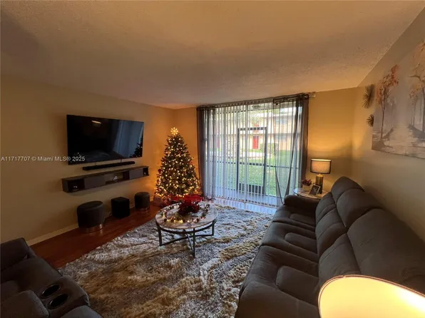 7173 Orange Dr APT 104B, Davie, FL 33314