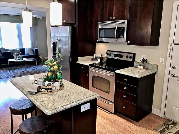 3rd image of 7517 Oxford Dr #1C