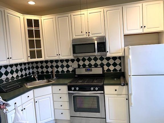3rd image of 1043 44th Dr APT 1