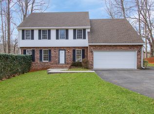 102 Fox Chase Ln, Forest, VA 24551