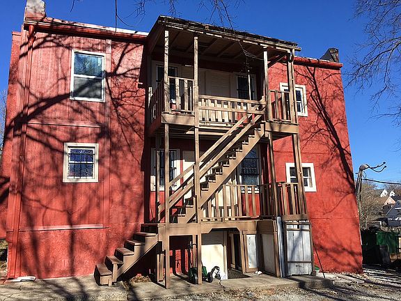 3rd image of 2705 Peery Ave