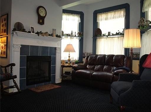 4th image of 901 Charles St